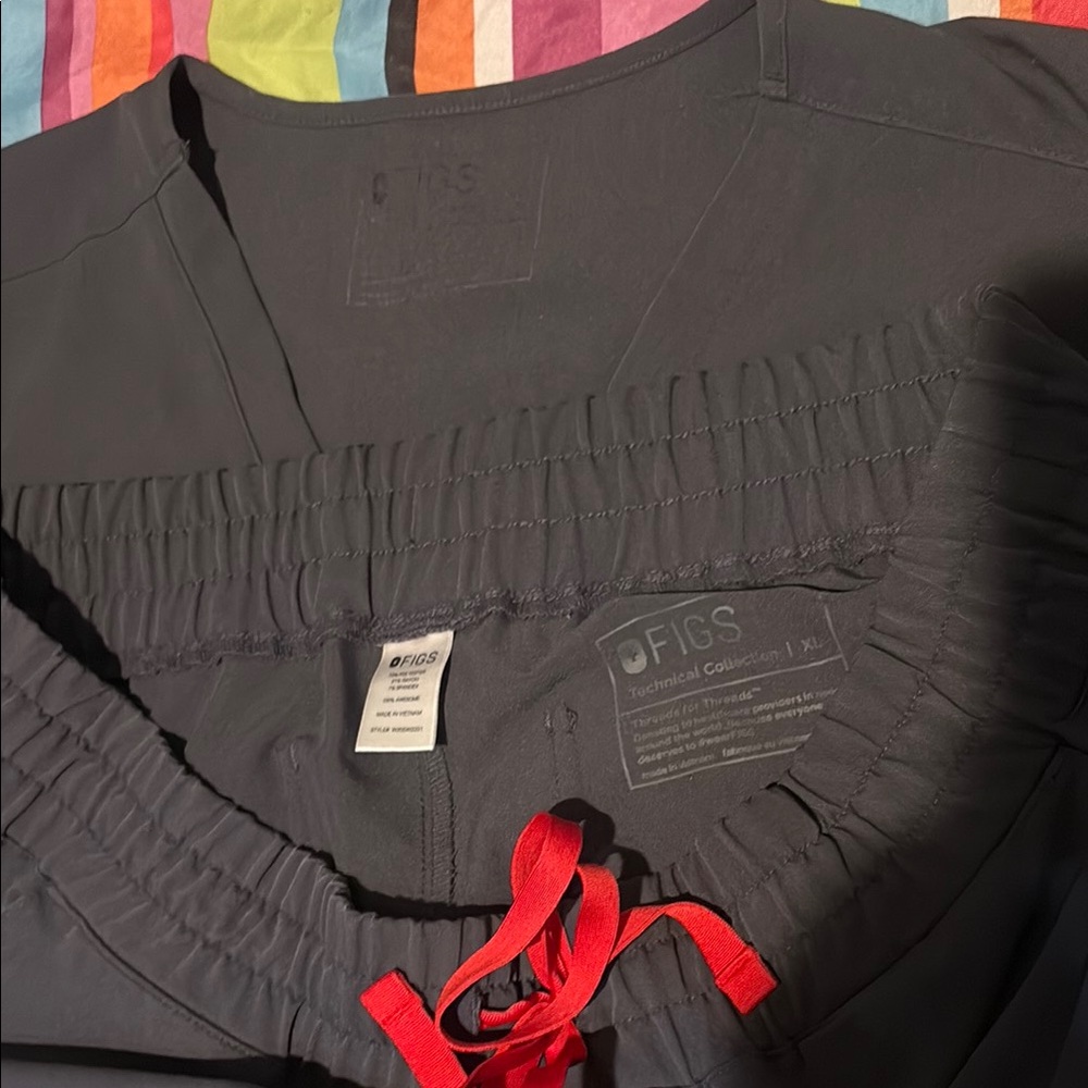 FIGS Charcoal Scrub Set